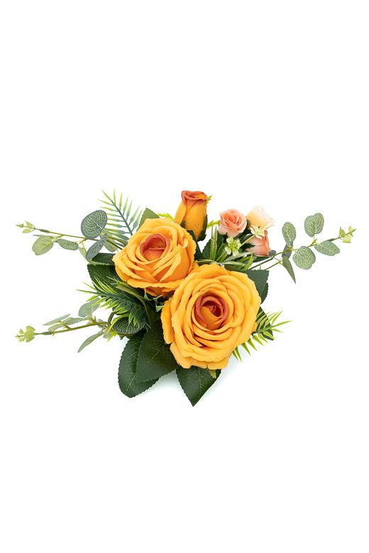 Intensidad para este pequeño centro floral de cementerio en color naranja