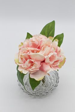 Jarrón con detalle floral de peonias en color rosa nude