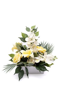 Luminosa jardinera floral para cementerio en tonos amarillos