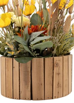 Luminoso centro artificial en tonos amarillos y naranjas