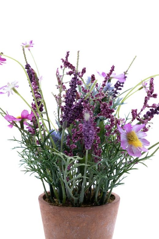 Maceta pequeña con flores artificiales fucsia y base de terracota