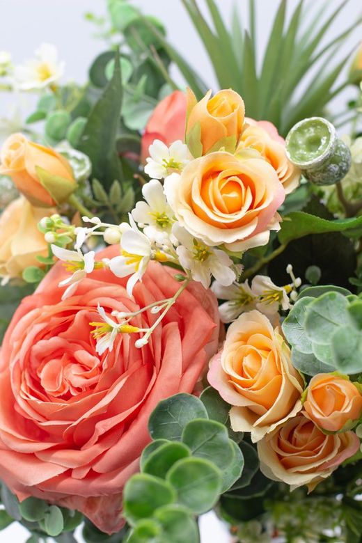Magnifico bouquet de rosas Garden, rosas de pitiminí, flores de jazmin y plantas crasas. Armonía floral.