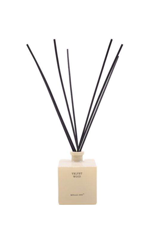 Ambientador Mikado 500 ml. Madeira de veludo. Coleção Boutique CERERIA MOLLA 1899.