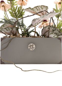 Minimalista centro de flor artificial en begonia rex y tonos salmón