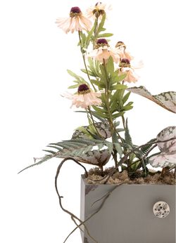 Minimalista centro de flor artificial en begonia rex y tonos salmón