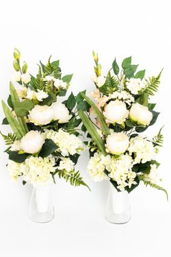 Buquê de cemitério de outono com rosas de jardim de outono em cor creme