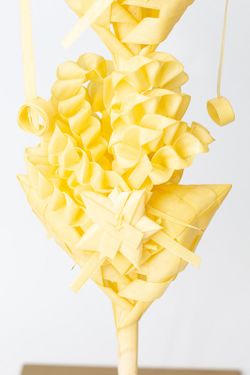 Palma blanca de tres pisos. Un trabajo de artesanía de palma blanca para tu Semana Santa.