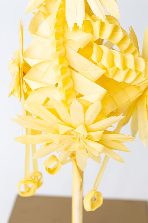 Palma Blanca para Domingo de ramos de 2 pisos con adorno de palma