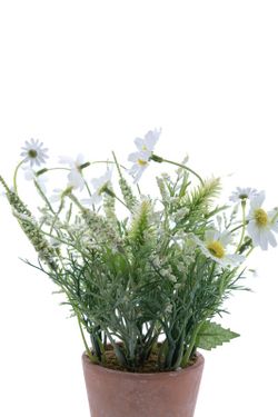 Pequeña maceta de flores artificial con base de terracota