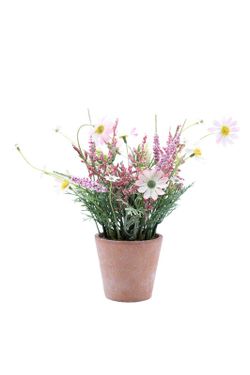 Pequeña planta de flores artificiales en color rosa con base de terracota