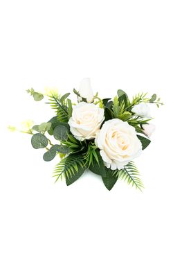 Pequeño centro floral de cementerio luminoso en crema y rosa