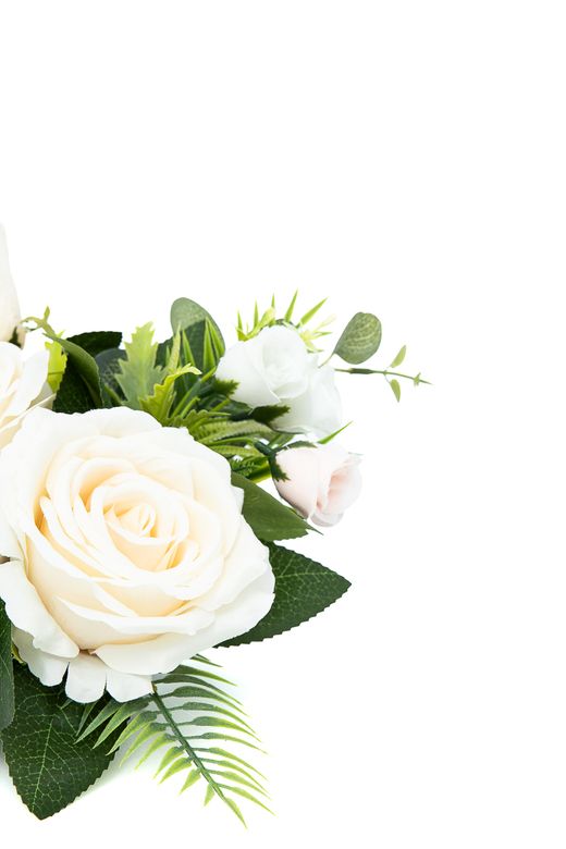 Pequeño centro floral de cementerio luminoso en crema y rosa