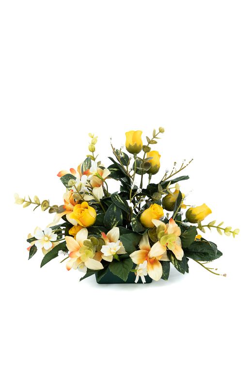 Pequeño centro floral radiante de cementerio con rosas de pitiminí amarillas