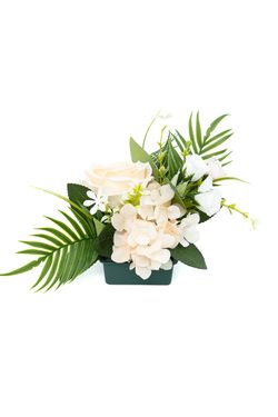 Pequeño centro floral refinado de cementerio en tonos crema