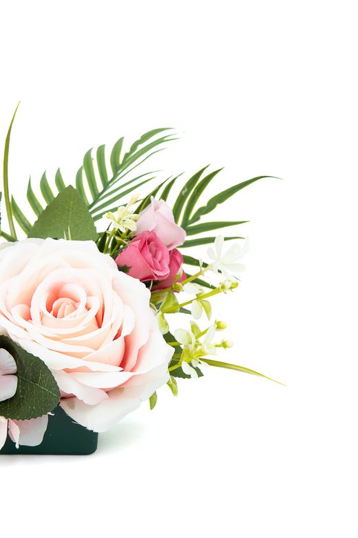 Pequeño centro floral vivaz de cementerio en fucsias y rosas
