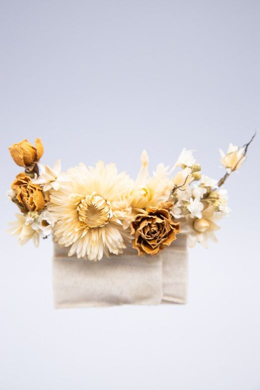 Alfinete de bolso em cores creme