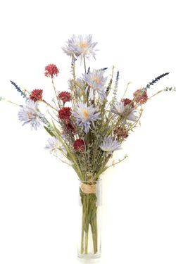 Primaveral ramo de flores silvestres con tonos rosados. Ramo de flores artificiales