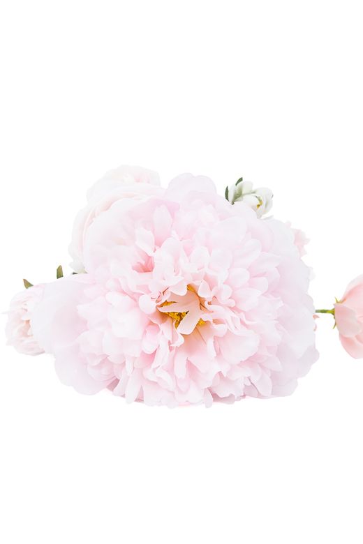 Ramillete delicado de peonía y ranúnculos rosados artificiales