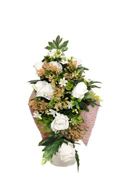 Ramo con rosas artificiales en color blanco para el cementerio