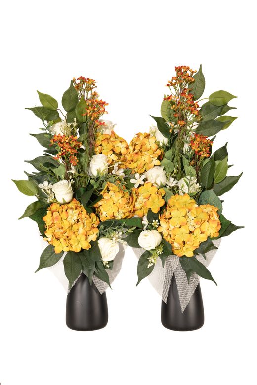 Ramo de cementerio con hortensias, sinónimo de armonía