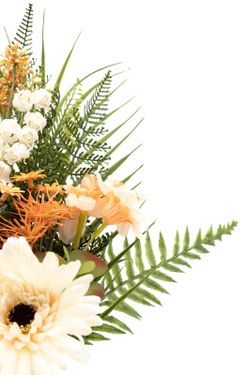 Ramo de flores de cementerio con gerbera artificial