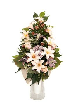 Ramo de flores para cementerio con lirios en color malva o lila