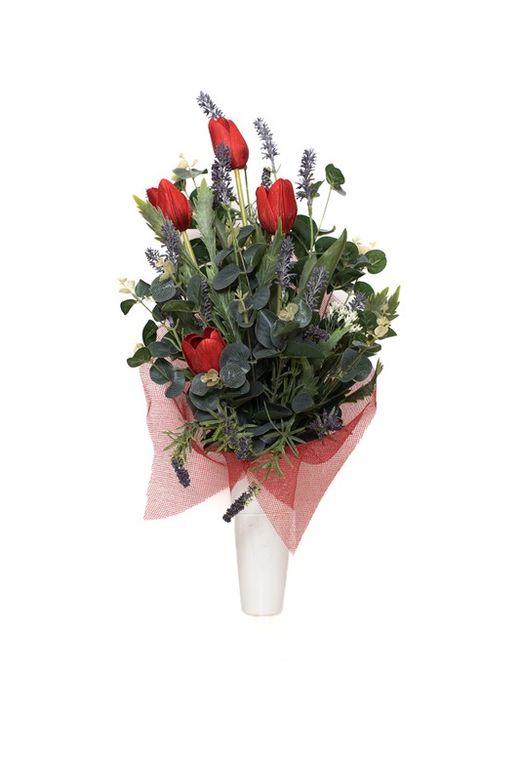 Buquê de flores silvestres com tulipas vermelhas