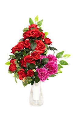 Buquê de flores tradicional com toque moderno com crisântemos artificiais em lilás