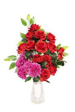 Buquê de flores tradicional com toque moderno com crisântemos artificiais em lilás