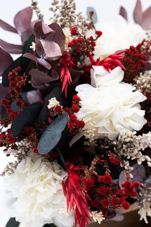 Ramo de novia con flores preservadas y con flores secas silvestre. Ramos de novia campestres y con flores muy silvestre. Muy actual y moderno