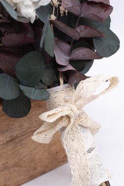 Ramo de novia con flores preservadas y con flores secas silvestre. Ramos de novia campestres y con flores muy silvestre. Muy actual y moderno