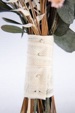 Ramo de novia con flores secas y con eucalipto preservado