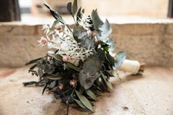 Ramo de novia con flores secas y con eucalipto preservado