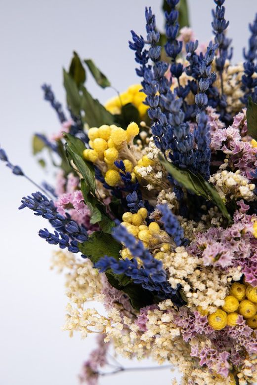 Ramo de novia con lavanda preservada y manzanilla seca