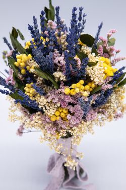 Ramo de novia con lavanda preservada y manzanilla seca