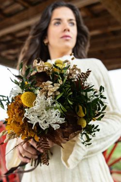 Ramo de novia preservado y seco en colores crema y marrones