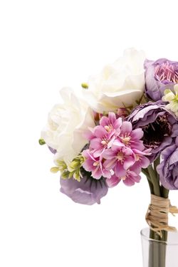 Romántico bouquet artificial en color malva