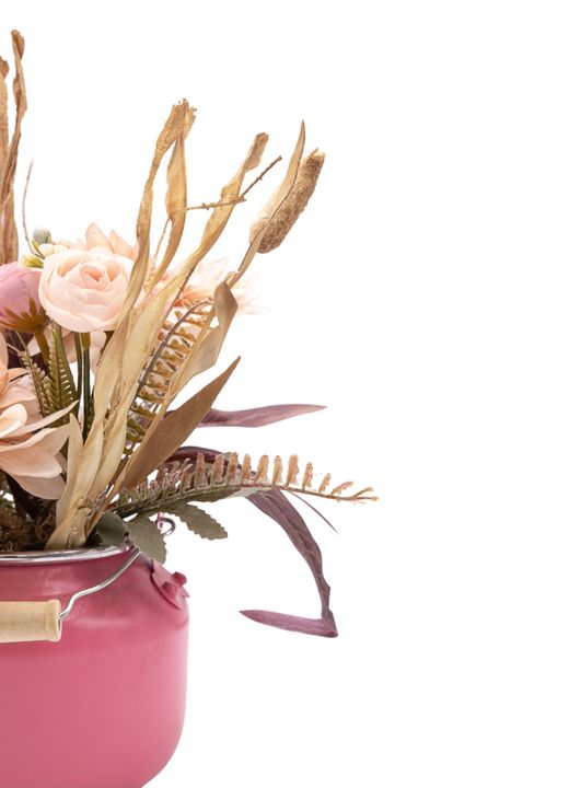 Romántico centro de flor artificial en tonos rosas y lilas