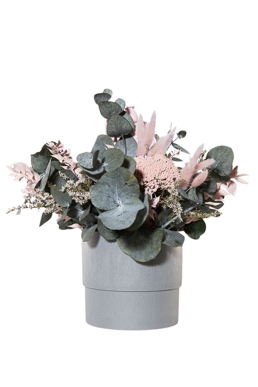 Romántico centro de flores secas y preservadas en color rosa