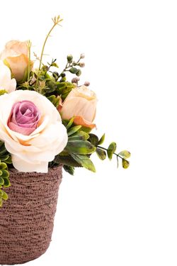 Romántico centro floral artificial con rosas bicolor