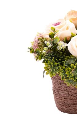 Romántico centro floral artificial con rosas bicolor