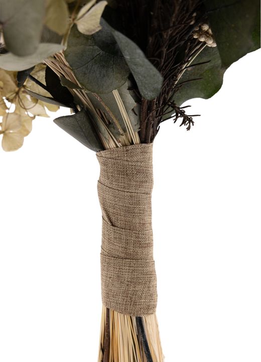 Romántico ramo de novia en tonos naturales