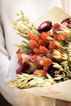 Romántico bouquet variado de flores secas Zoey
