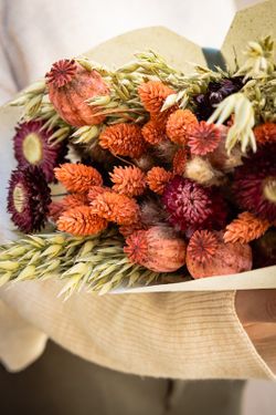 Romántico bouquet variado de flores secas Zoey