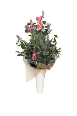 Silvestre ramo para cementerio con tulipanes en color rosa
