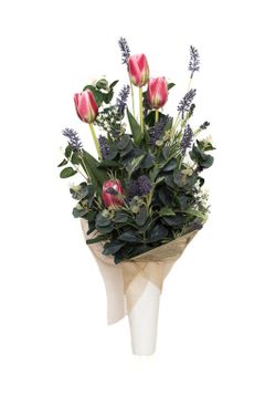 Silvestre ramo para cementerio con tulipanes en color rosa