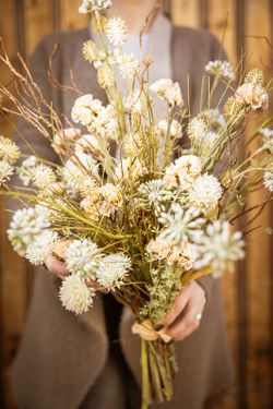 Silvestre y elegante ramo de flores artificiales en color salmón