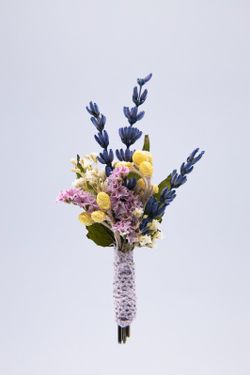Silvestre prendido para novio con lavanda preservada