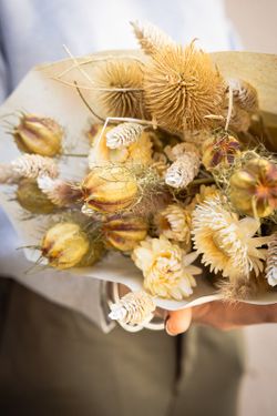 Sofisticado bouquet de flores secas variadas Classic