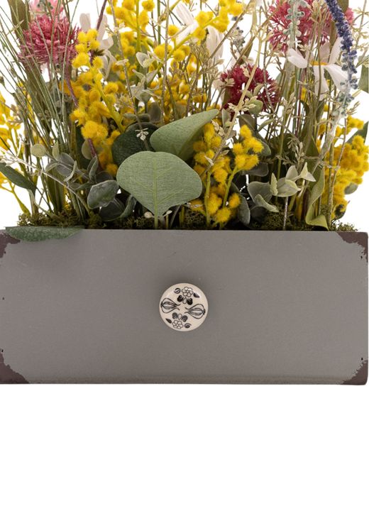 Sofisticado centro de flor artificial con mimosa